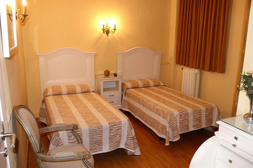 Hostal Montecarlo Madrid Exterior foto