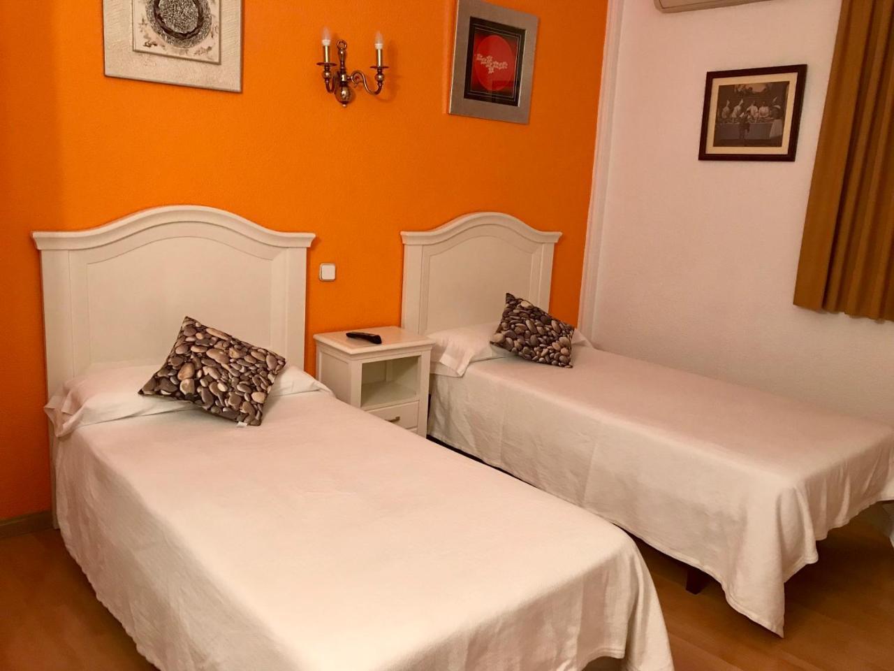 Hostal Montecarlo Madrid Exterior foto
